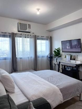 Spacious studio near ADMU, Miriam & LRT Katipunan Apartment in Quezon City