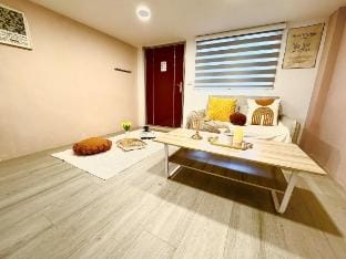 Cozy 2BR in Taipei East｜6-min MRT｜Food & Nightlife Vacation rental in Taipei City