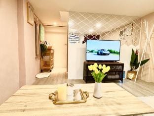 Cozy 2BR in Taipei East｜6-min MRT｜Food & Nightlife Vacation rental in Taipei City