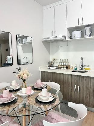 Chic condo unit near ADMU, Miriam, LRT Katipunan Apartment in Quezon City