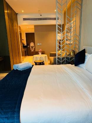 Lux Studio with Balcony & Panoramic Canal View Vacation rental in Dubai