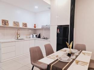 4-7pax Modern Style Condo/Swimming Pool/Town Vacation rental in Malacca