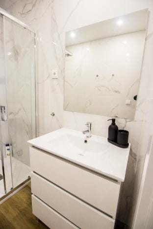 Guest H4U - Heroísmo Terrace Ground Floor Apartment in Porto