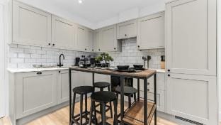 Modern 1 Bedroom Stay, Balcony, East Croydon Vacation rental in Croydon
