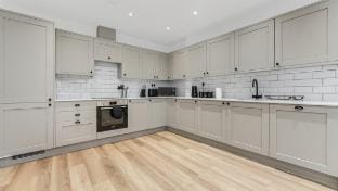 Modern 3 Bedroom Stay, Patio, East Croydon Vacation rental in Croydon