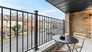 Modern 2 Bedroom Stay, Balcony, East Croydon Vacation rental in Croydon