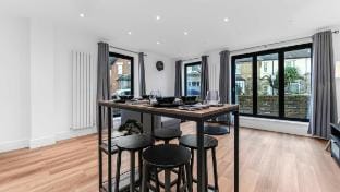 Modern 2 Bedroom Stay | 10Min Walk to East Croydon Vacation rental in Croydon