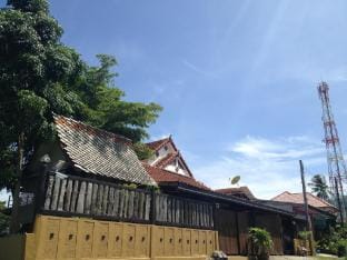 วิลล่าริมบึง Vacation rental in Chalong
