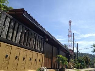 วิลล่าริมบึง Vacation rental in Chalong