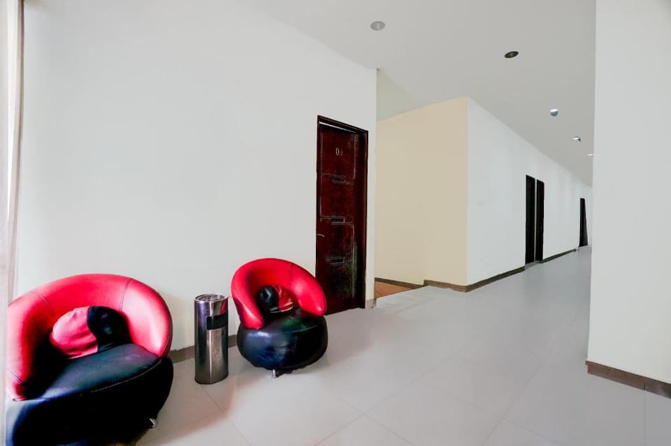 Hotel O 76 Gayungsari Hotel in Surabaya