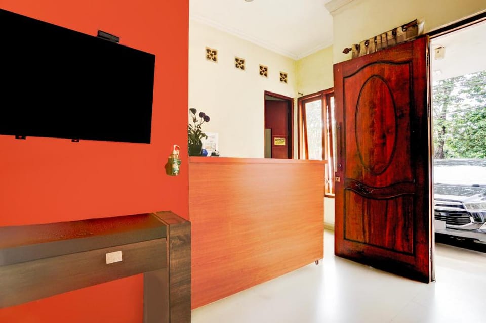 Hotel O 76 Gayungsari Hotel in Surabaya