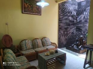 Arjuna 10 Banguntapan Homestay Vacation rental in Special Region of Yogyakarta
