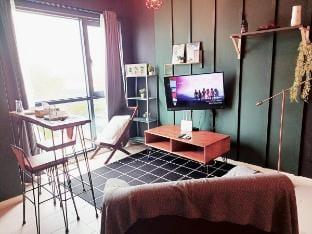 Easy Gateway~Tamarind|WIFI|NETFLIX|FREE Parking Vacation rental in Selangor, Malaysia
