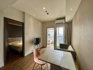 NEW 5min Sudirman 10minGBK View 2BRPOOLFitnessYoga Vacation rental in Jakarta