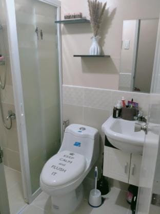 Halsey's Staycation Lancris Paranaque Apartment in Paranaque