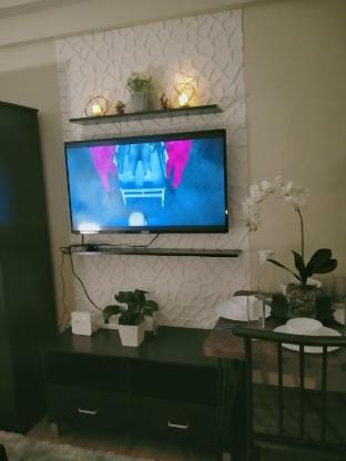 Halsey's Staycation Lancris Paranaque Apartment in Paranaque