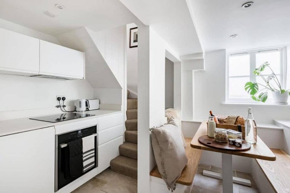 Central Georgian Townhouse with Free Parking Apartment in Bath