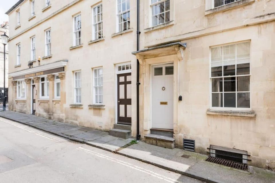 Central Georgian Townhouse with Free Parking Apartment in Bath