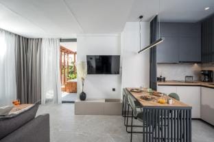 Senaon Urban Living Euphoria with Jacuzzi Apartment in Heraklion