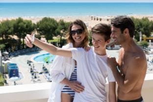Aparthotel Holiday - Panoramic Royal Apartment in Bibione