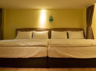 九份JiufenFamilyhomestay親子家庭八人房閣樓適合三代同堂（近昇平戲院美代子理髮） Vacation rental in Taiwan, Province of China