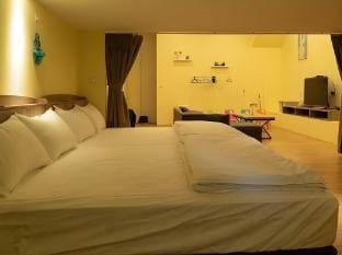 九份JiufenFamilyhomestay親子家庭八人房閣樓適合三代同堂（近昇平戲院美代子理髮） Vacation rental in Taiwan, Province of China