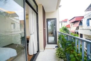 Stunning Ba Mau Lake View Apartment (4th Floor) Vacation rental in Hanoi