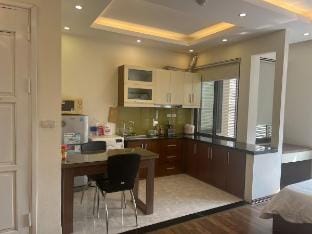 Lake view studio apartment Vacation rental in Hanoi