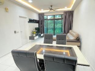 Skyloft 1min to BukitIndah AEON 6pax 2BR PoolView Vacation rental in Johor Bahru