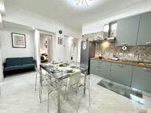 Sunny’s Suite | 2min to Metro B, 8min to Colosseum Vacation rental in Rome