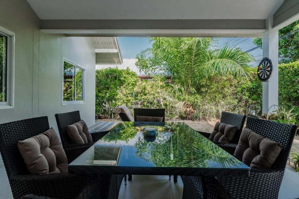 Flora 2 Bedroom House,Near Naiharn - Rawai Beach Country House in Rawai
