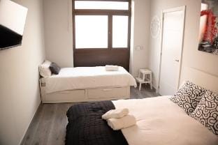 Casa Castilla, Moderno alojamiento en Triana Vacation rental in Seville