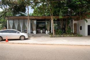 Adjoining 3 Rooms for Group Stay, access to pool Vacation rental in Krong Siem Reap