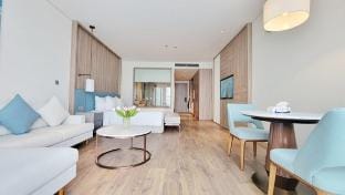 Luxury 5Star Ha Long Bay|Waterfront | Rooftop Pool Vacation rental in Laos