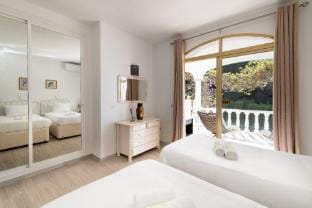 Casa Bella in Mijas with 4 bedrooms and 3 bathrooms Villa in Valle del Guadalhorce
