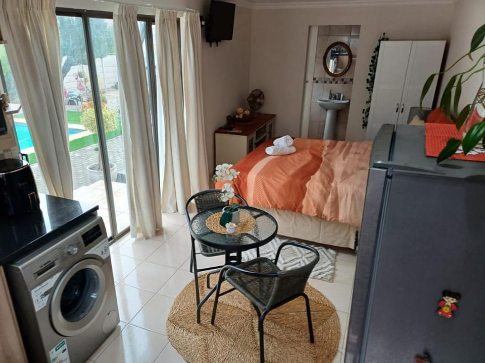 Stylish Studio in Tableview Stay Apartment in Cape Town
