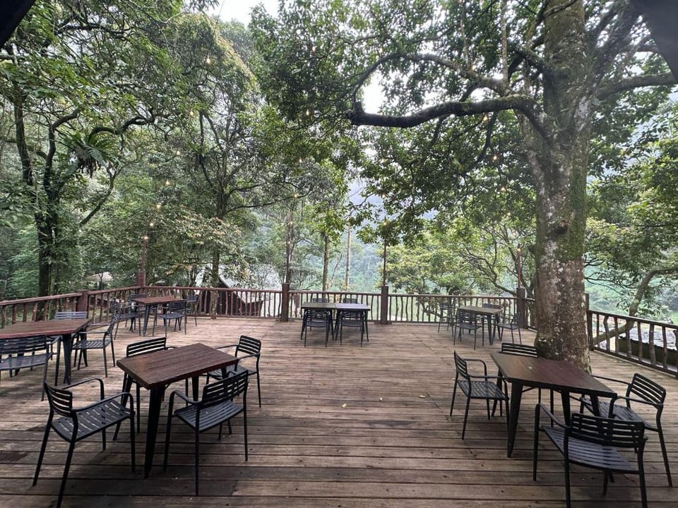 Telaga Warna Hotel in Cisarua