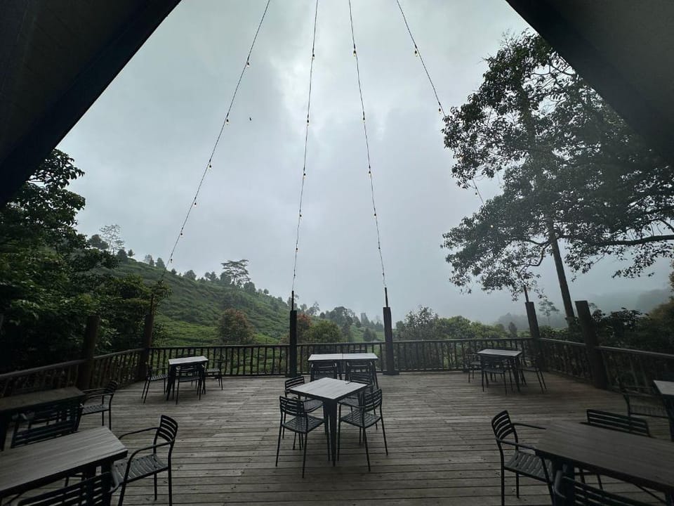 Telaga Warna Hotel in Cisarua