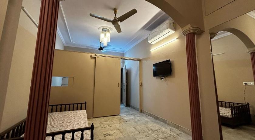 SREA Homestead Dormitory Hostel in New Delhi