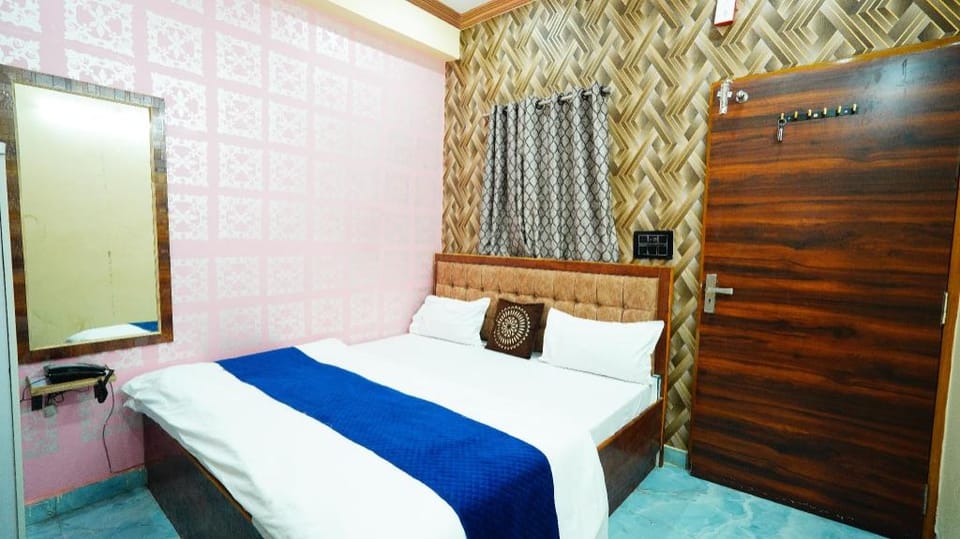 Tejas paying guest house & Restaurant Bed and Breakfast in Varanasi