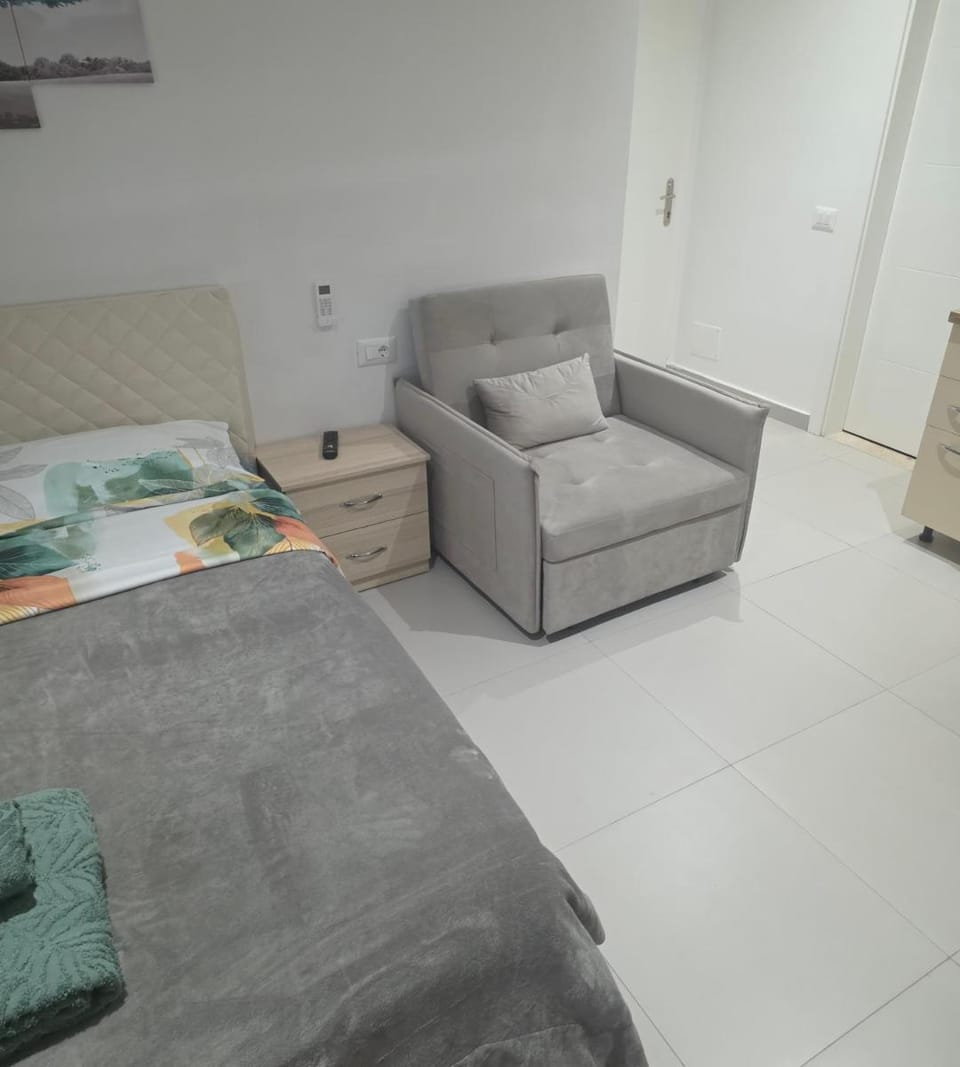 AJ Studio Apartments Bed and Breakfast in Tirana