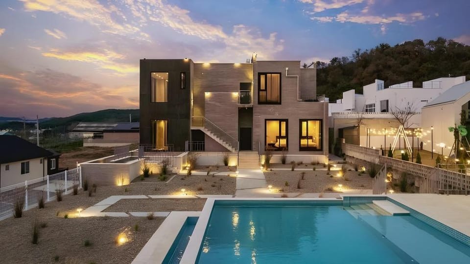 Grey Sunset Poolviila Bed and Breakfast in South Korea