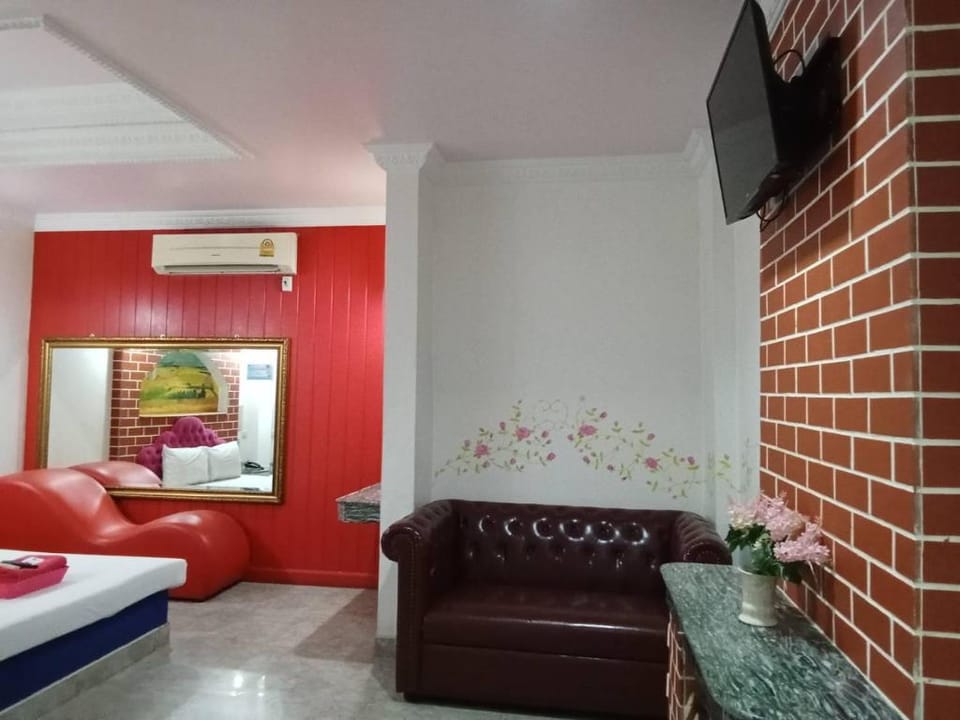 โรงแรมลอนดอน ลามูร์ อินน์ Love hotel in Bangkok