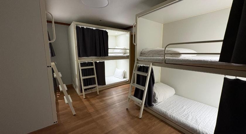 K wave Guesthouse Only Female in Hongdae 2 Bed and Breakfast in Seoul