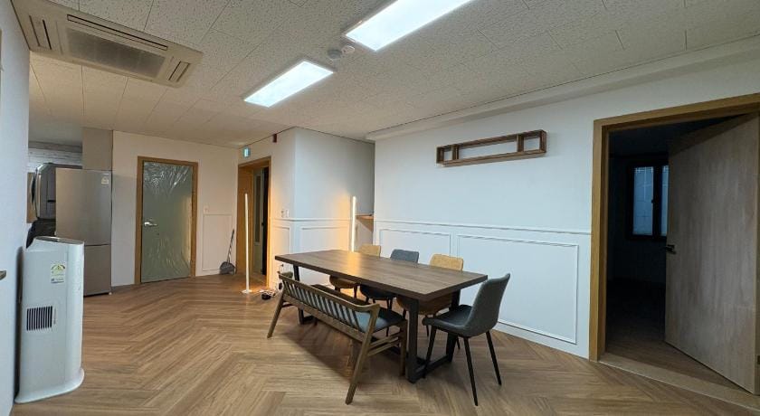 K wave Guesthouse Only Female in Hongdae 2 Bed and Breakfast in Seoul