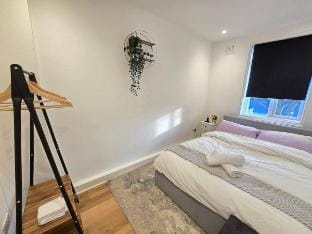 Flat 10 mins from train, near Emirates & Camden Apartment in City of Westminster