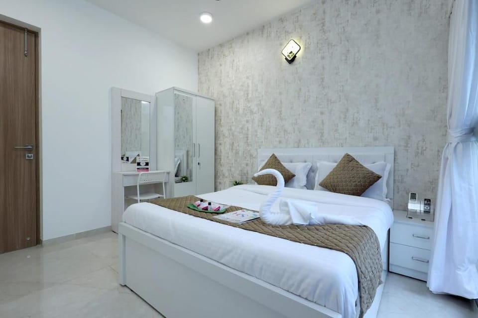 Luxury 3 BHK HomeSuite Andheri Apartment in Mumbai