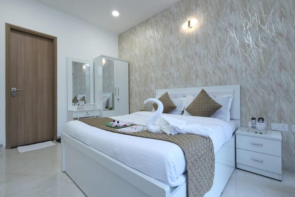 Luxury 3 BHK HomeSuite Andheri Apartment in Mumbai