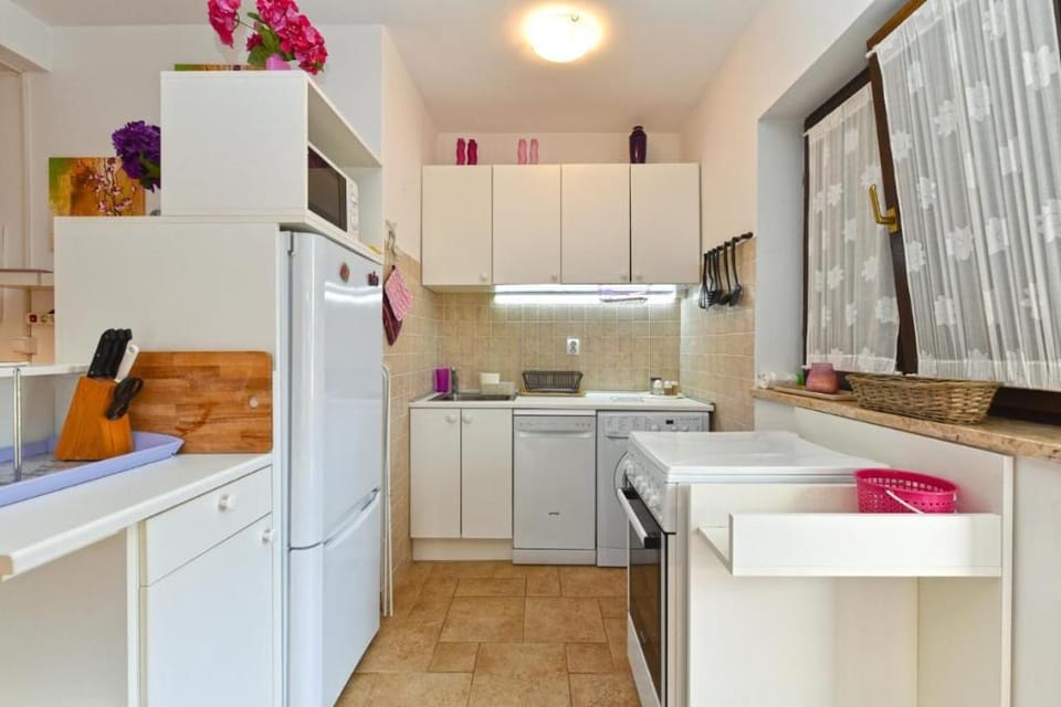Charming apartment with shared pool Apartment in Peroj
