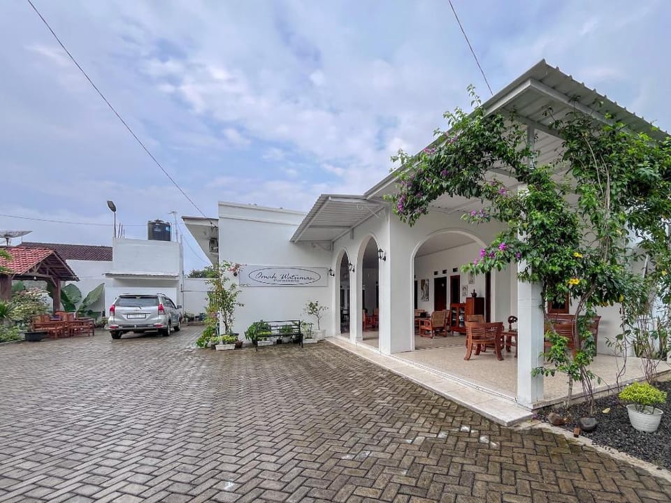 RedDoorz Syariah near AMIKOM Purwokerto Hotel in Indonesia